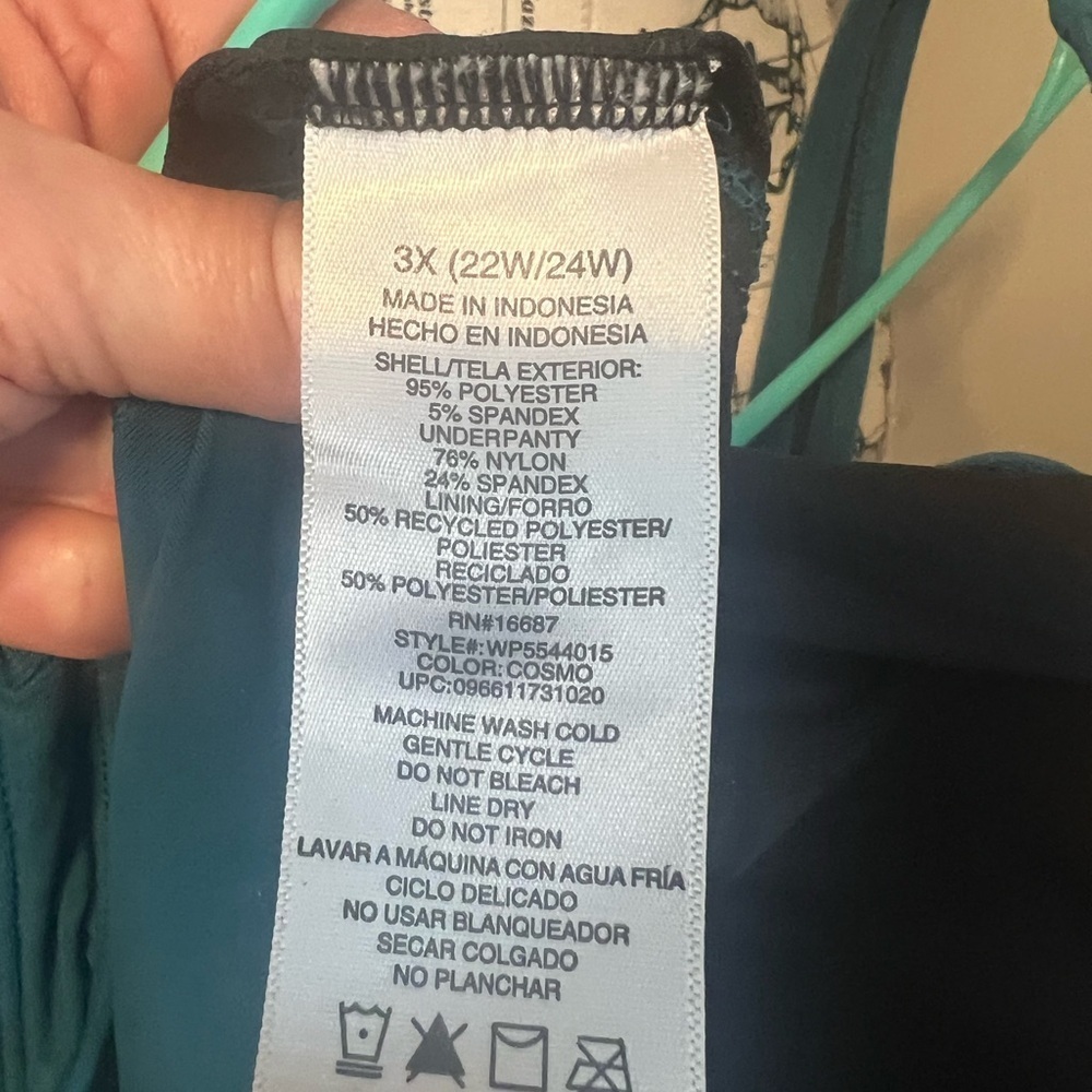 Plus Size Simply Slim One Piece Swimsuit NWT - Picture 7 of 8